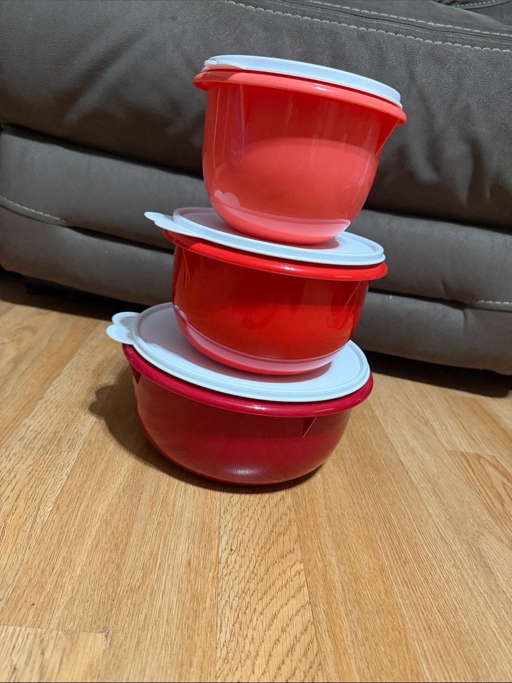 Tupperware set of nesting mixing bowls